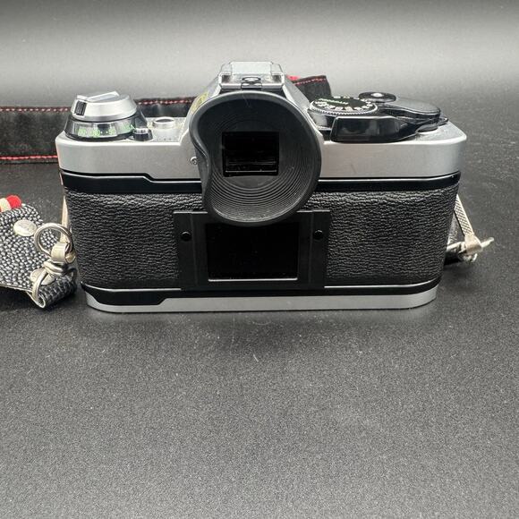 Canon AE-1 Program 35mm film SLR w/ Canon FD 50mm Lens & Accessories Untested - Picture 4 of 12